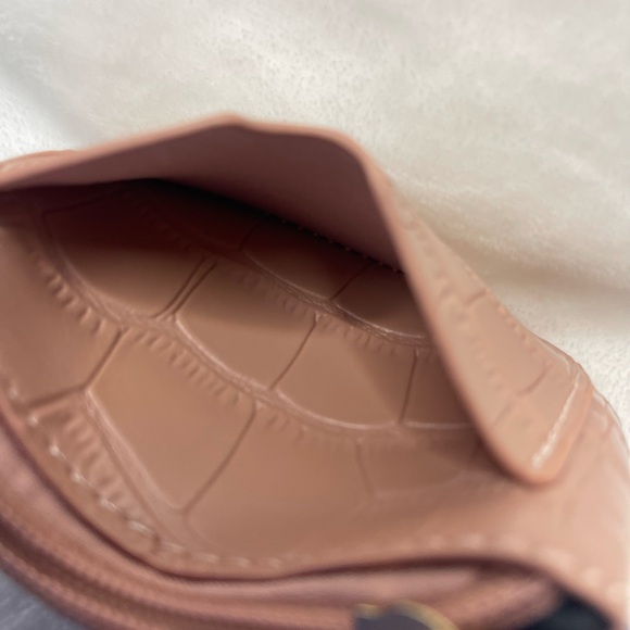 Unbranded pink alligator embossed wallet - Picture 6 of 6